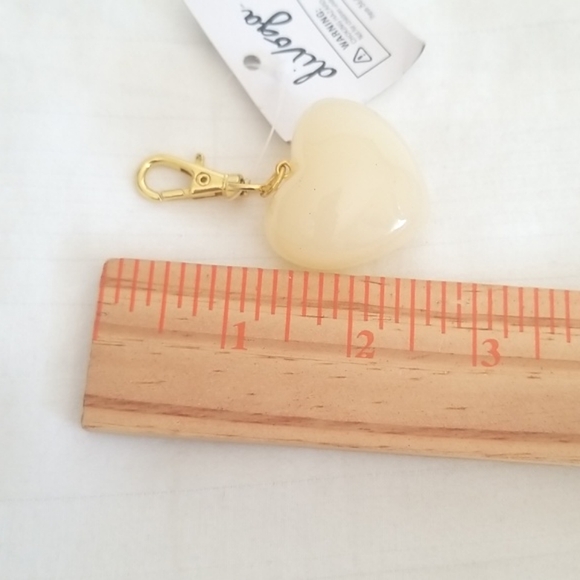 New Gold Puffy Heart Keychain - Picture 3 of 3